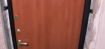 Изготовление и монтаж стальной двери с фрамугой в квартиру